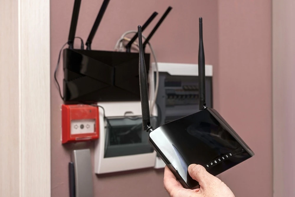 Оптимизация вашей сети Wi-Fi: Размещение маршрутизаторов, удлинителей, сетевых систем