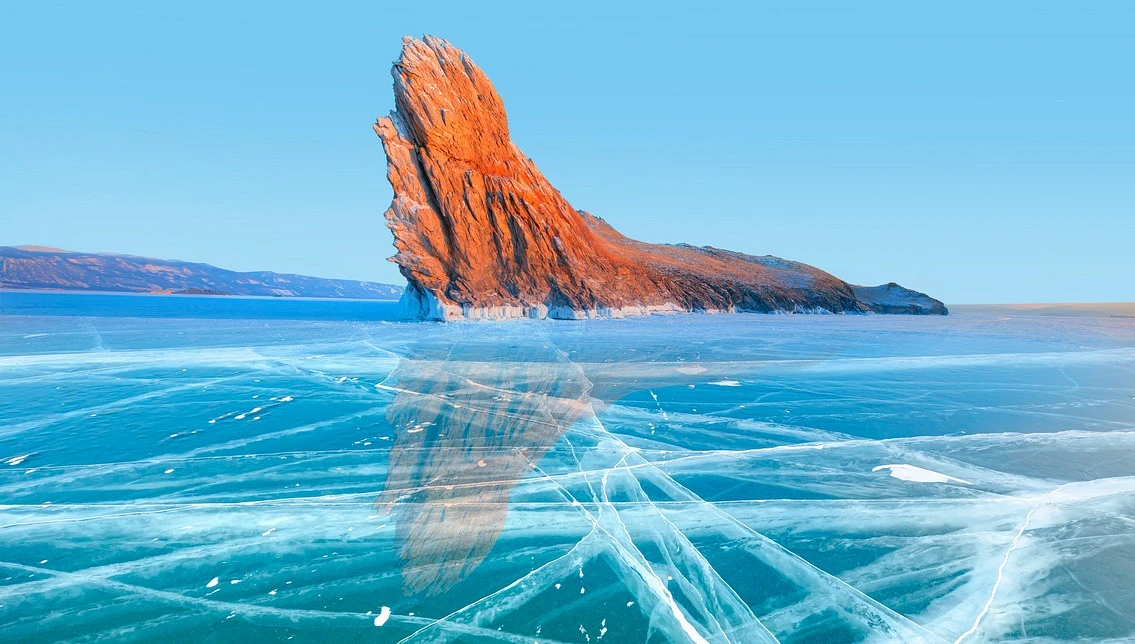 Озеро Байкал зимой