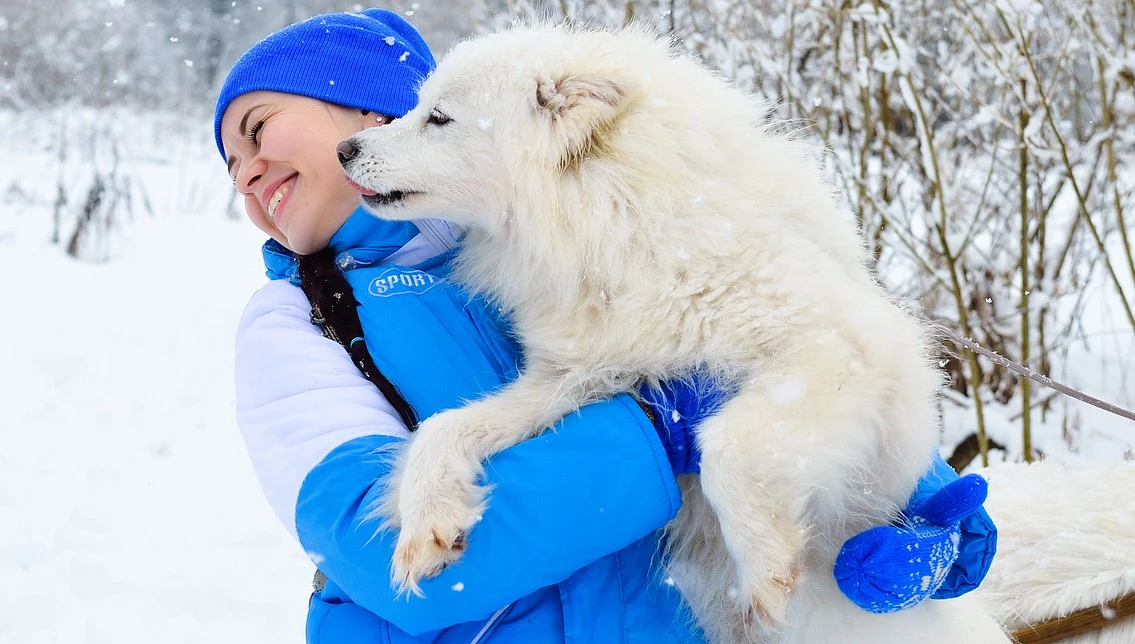 Девушка с собакой