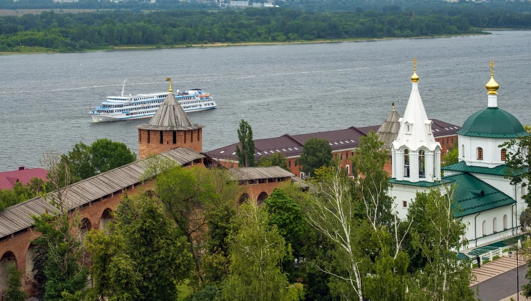 Круизный лайнер в Нижнем Новгороде